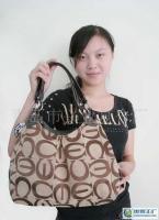 时尚与实用兼备 探索女士背包的箱包面料复合技术